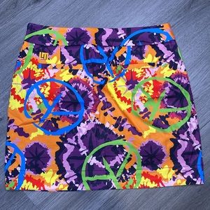 Loudmouth Ladies Golf skort - Woodystock Peace Sign Design - Stretchtech Size 4